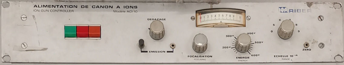 HIGH VOLTAGE POWER SUPPLY FOR SECONDARY ELECTRON MULTIPLIER
