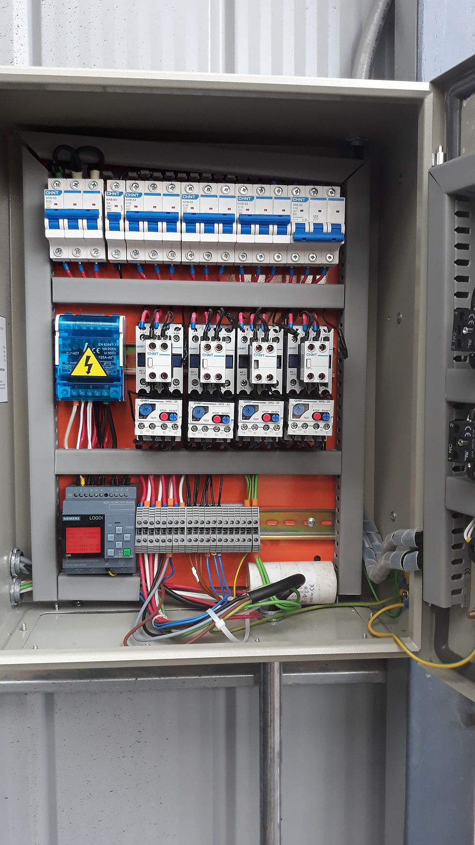 TABLERO DE INSTRUMENTACION VISTA INTERIOR