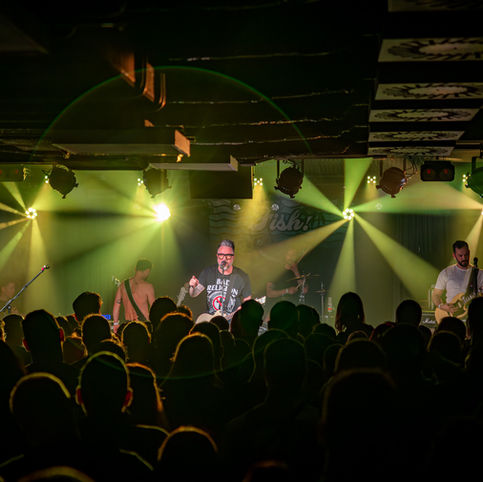 Ha hétvége, akkor Bridge: Lmen Prala, Kiscsillag, Deák Bill a Széchenyi-egyetem klubjának színpadán