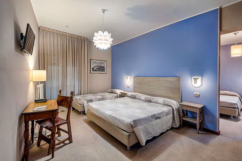 C A M E R A C L A S S I C
Q U A D R U P L A F A M I L Y