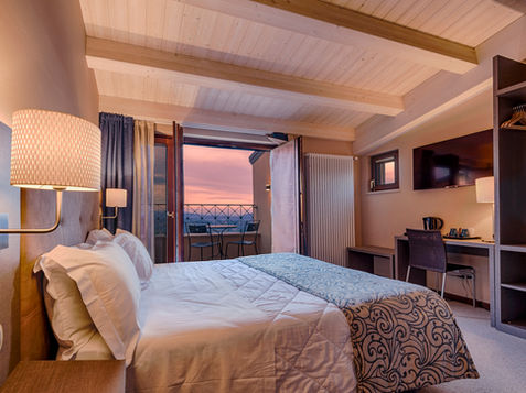 Superior San Marino double room with elegant furnishings and a well-kept environment and panoramic terrace