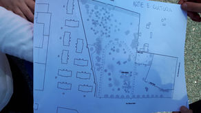 Da architetti a esploratori! I bimbi prendono gli strumenti per operare come archi-esploratori.