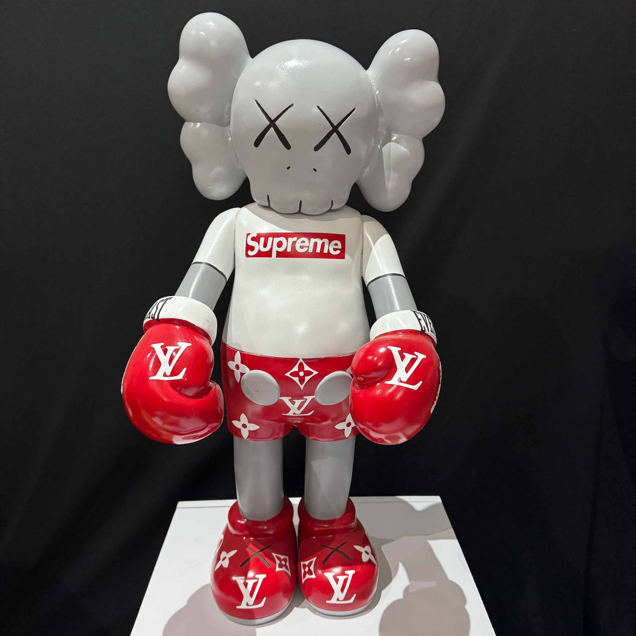 Kaws Suprime Rojo con Blanco