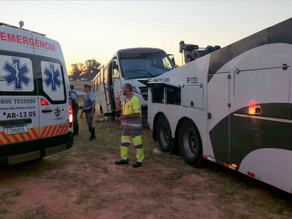 Time de basquete de Tatuí sofre acidente de ônibus na rodovia Castello Branco