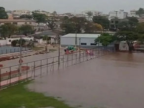 Temporal com granizo atinge Itararé, deixa mais de 380 imóveis danificados e leva município a decretar emergência