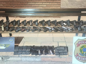 Polícia apreende 33 pistolas escondidas em fundo falso de carro na Castello Branco