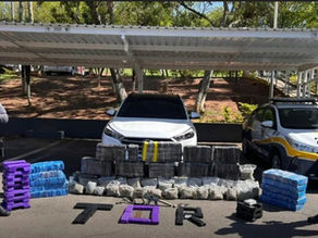 Quadra: Trio é preso com submetralhadora e mais de 380 kg de drogas na Castello Branco