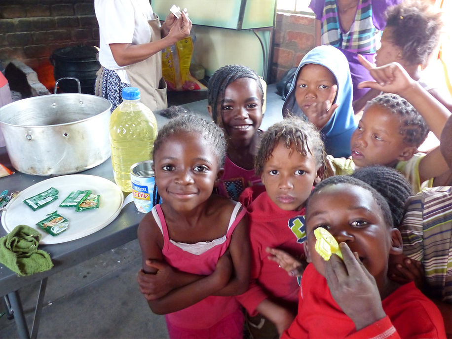 kinder_apfel_okt_20141_edited.jpg