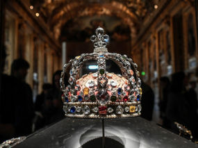 Quand Apollon chancelle : le vol du Louvre et la fragilité d’un mythe national