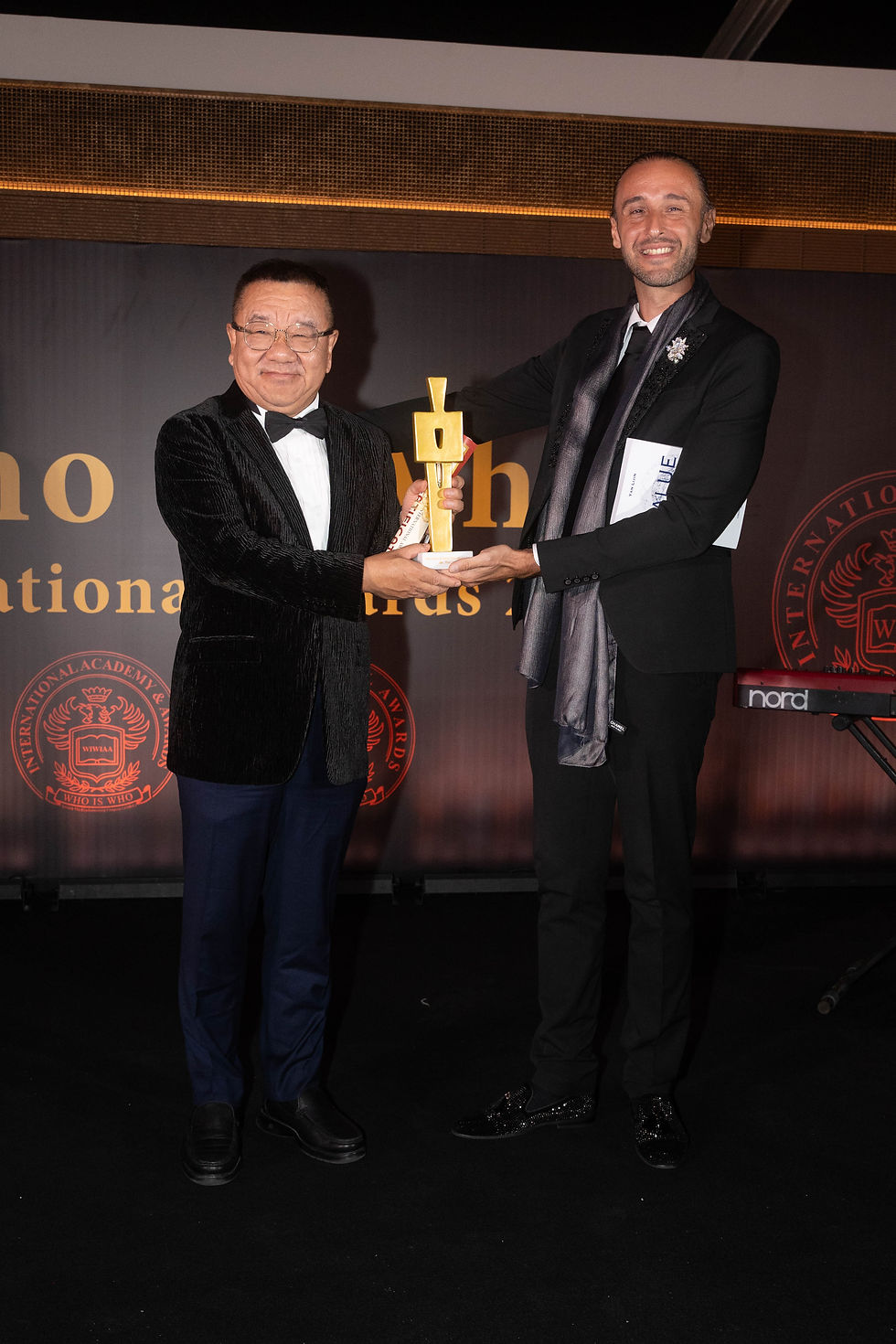yan_lijin_who_is_who_international_awards