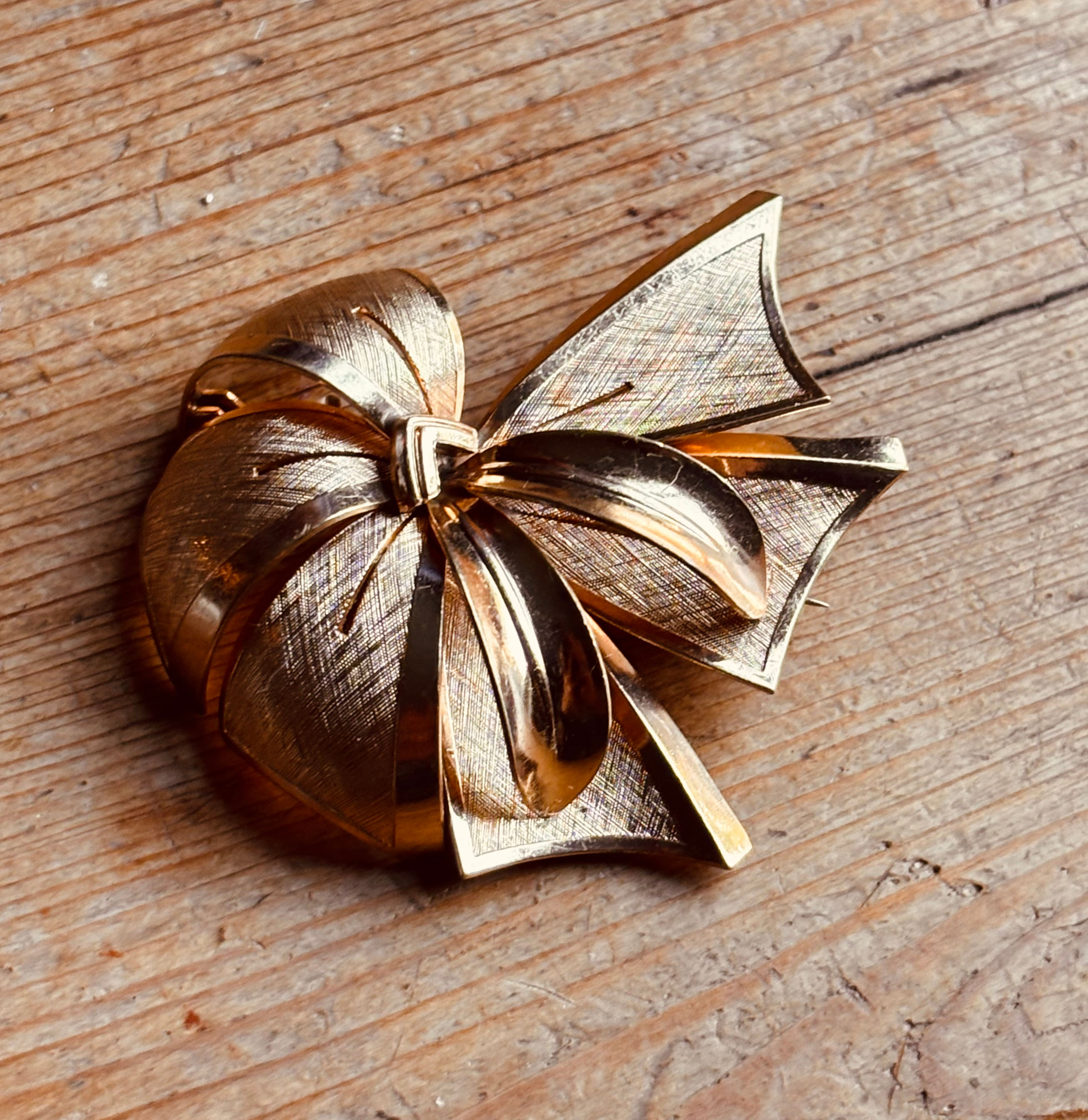 Vintage Gold Toned Ribbon Bow Brooch