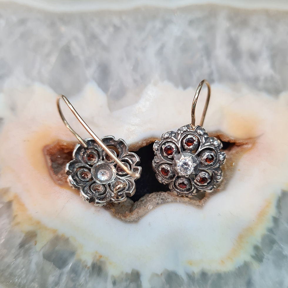 תמונה ממוזערת: עגילי אליזבת