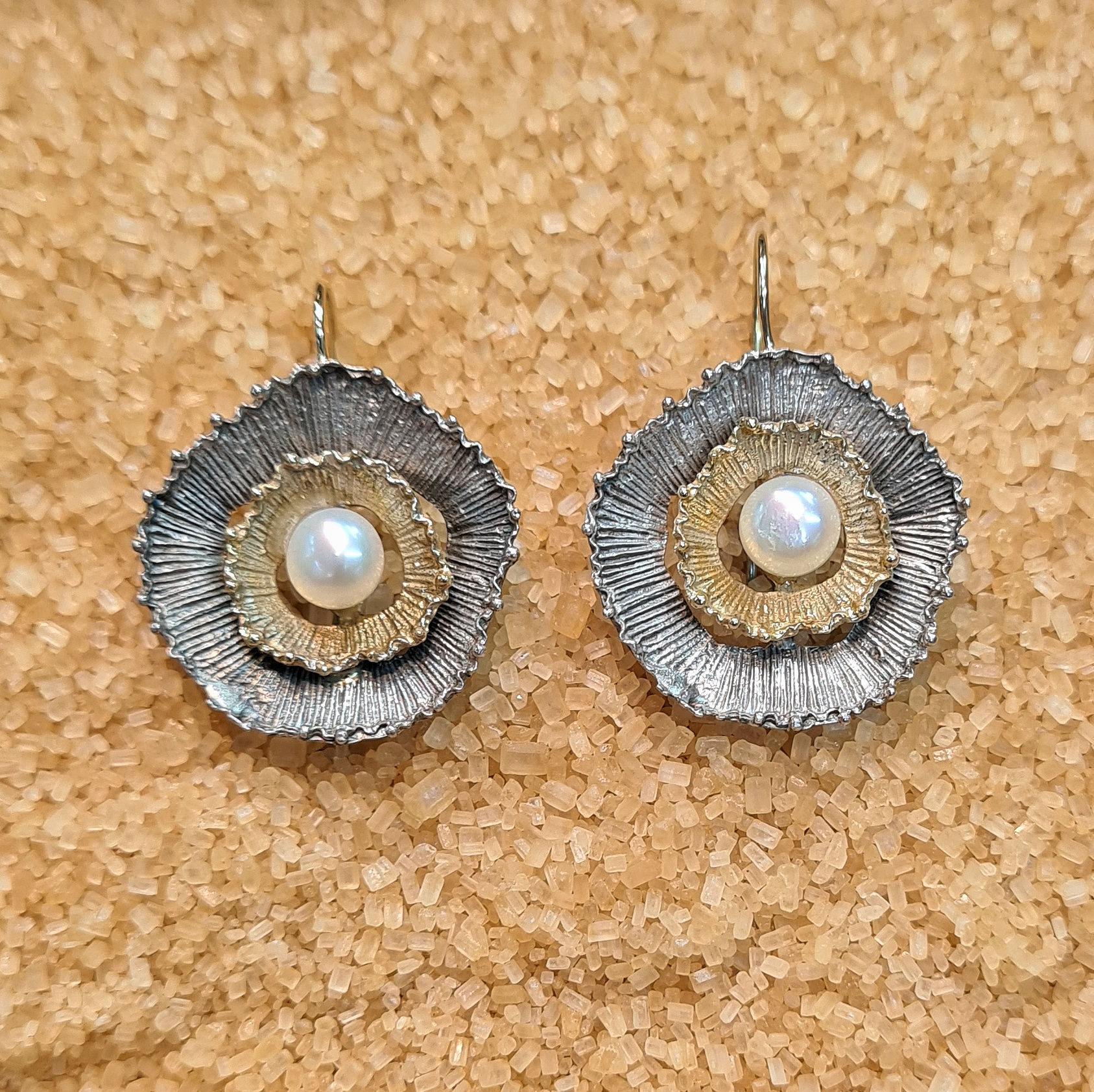  עגילי התפרצות געשית