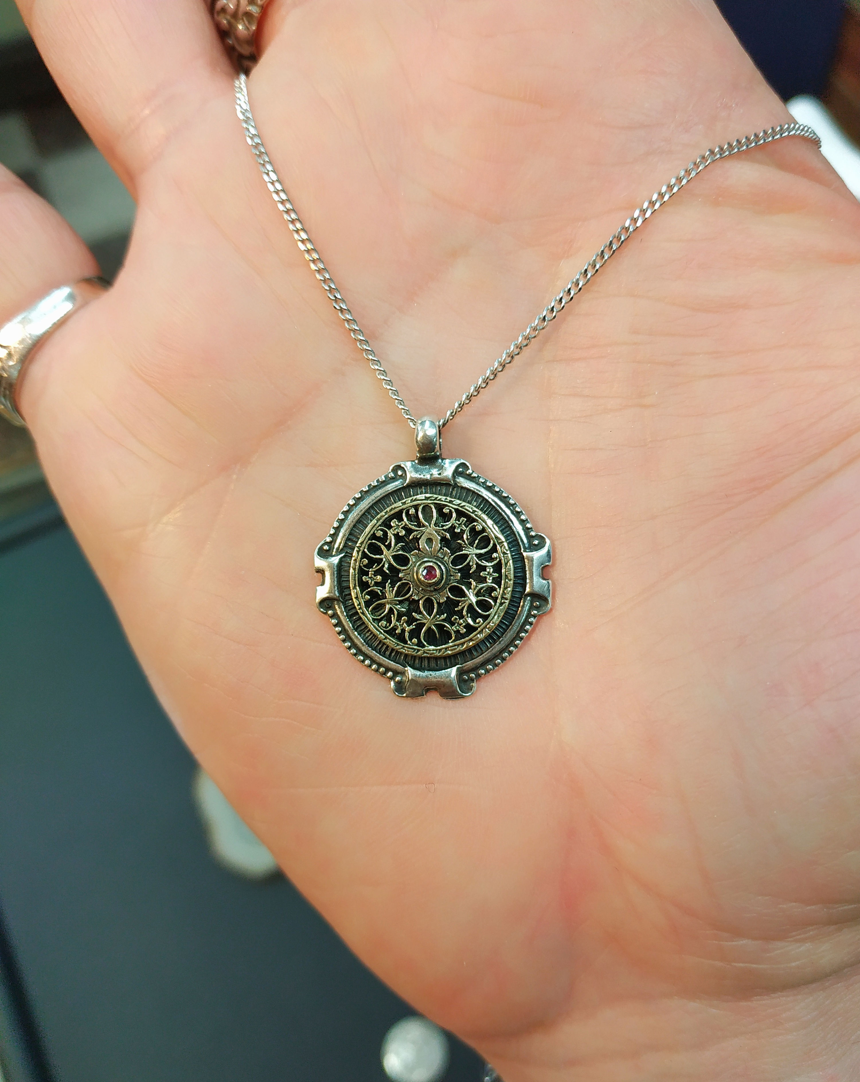 תליון בסגנון ויקטוריאני 102