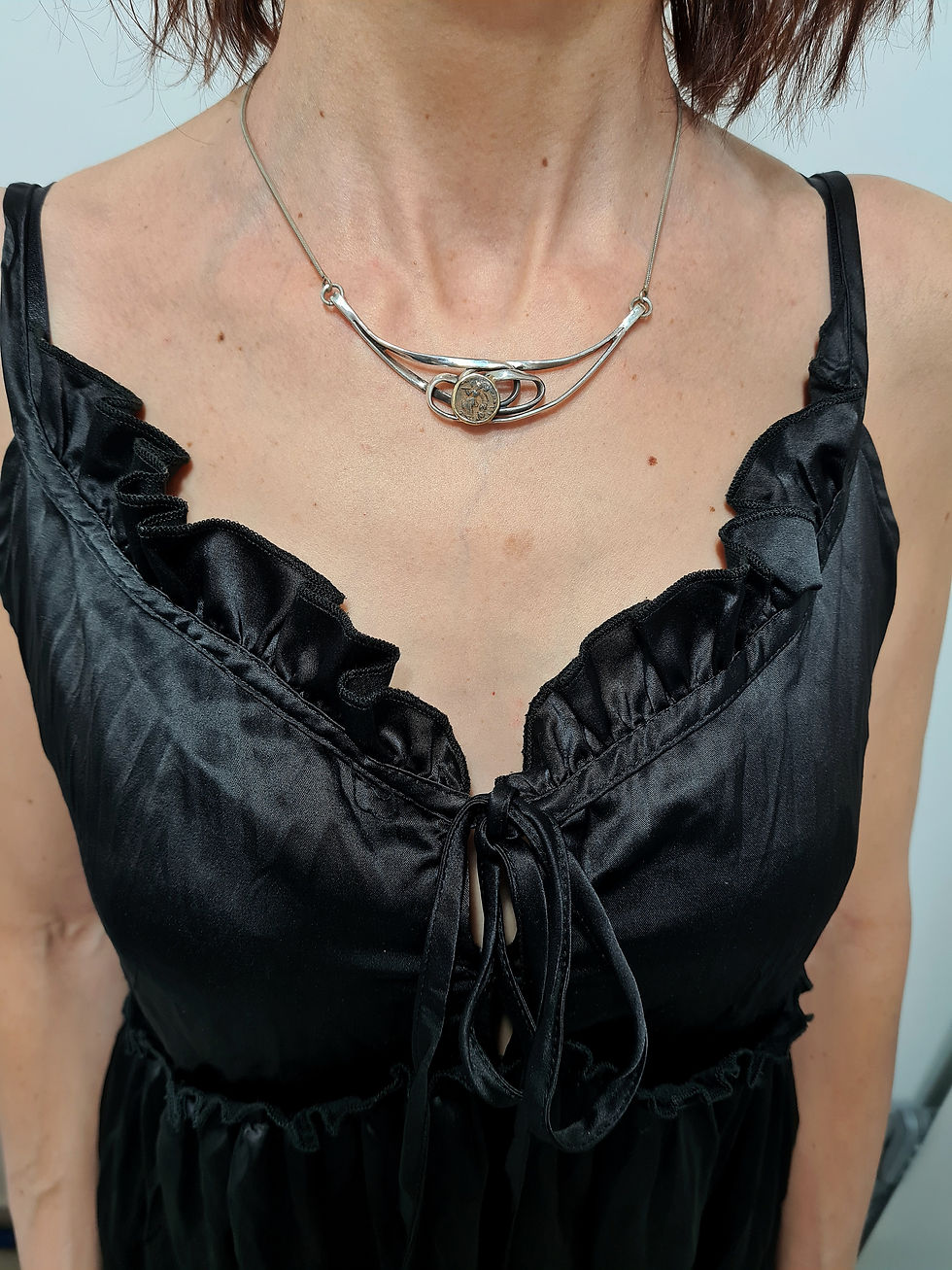 Thumbnail: The infinity necklace