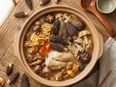 ポルチーニとモリーユ茸で囲む冬の鍋
