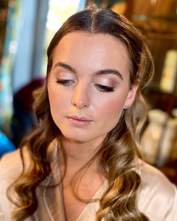 Finished bridesmaid makeup look showing radiant and soft glam makeup