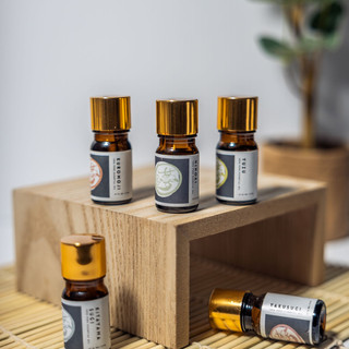AISUESSENCE_WOODEN_5_EssentialOils_Video_Thumbnail.jpg
