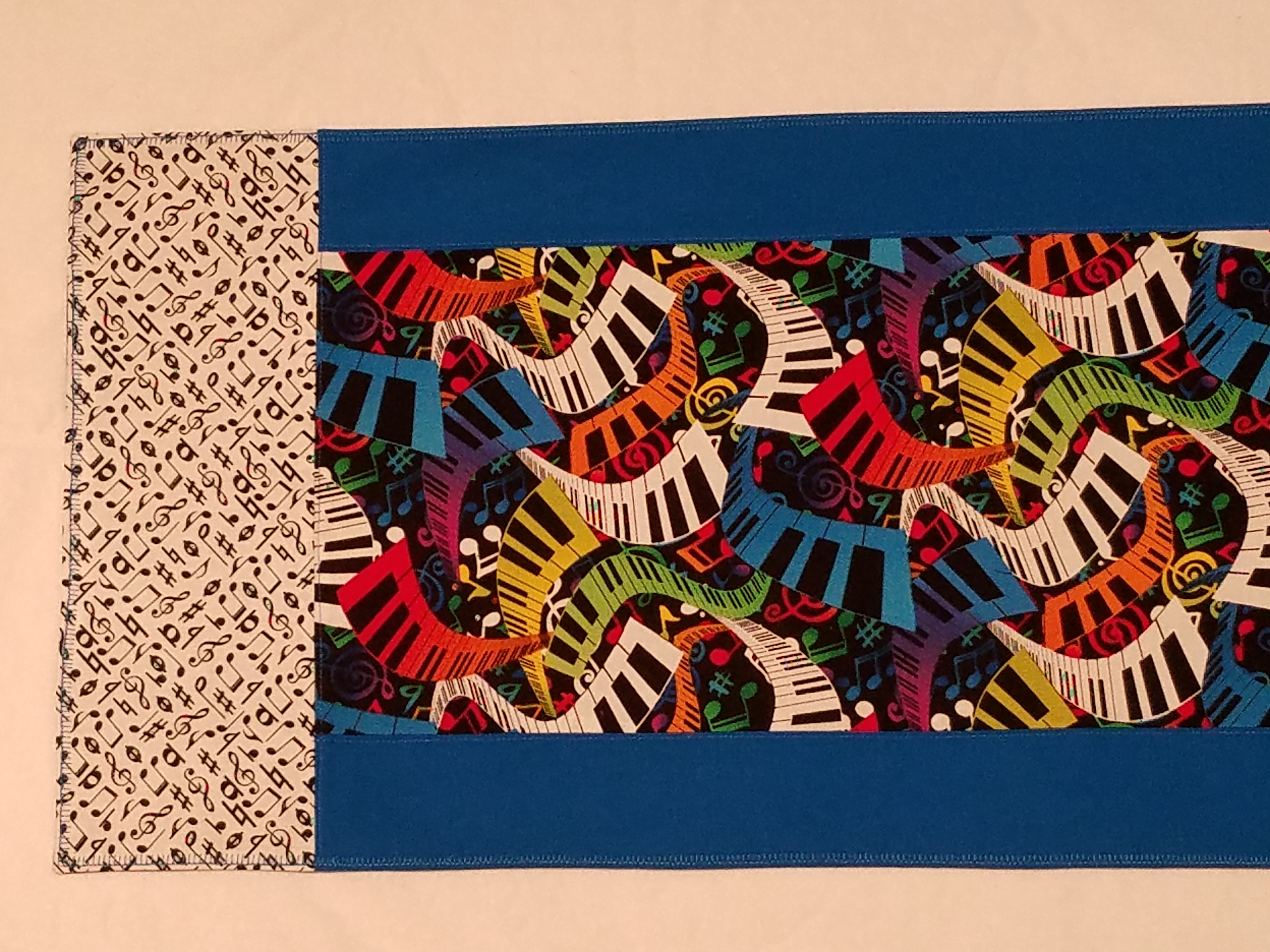 Musical notes table runner