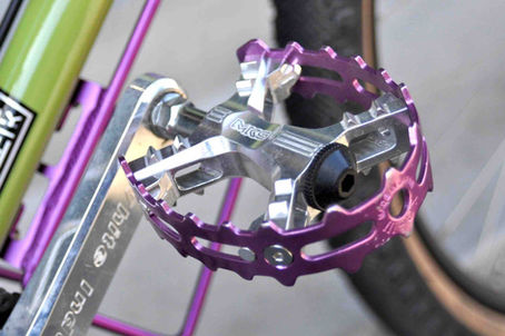 MKS XC-Ⅲ BEAR TRAP PEDAL 〜広い踏み面にギザギザのケージ〜