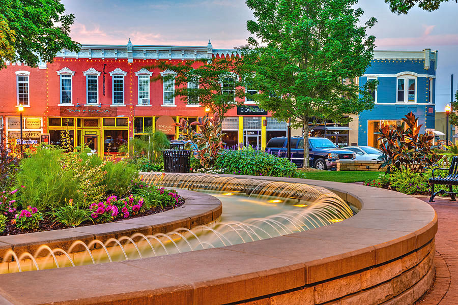 bentonville-arkansas-and-fountain-square-gregory-ballos.jpg