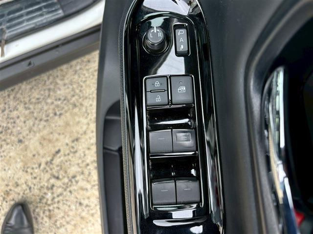 サムネイル： 2021 TOYOTA VOXY HYBRID 1.8