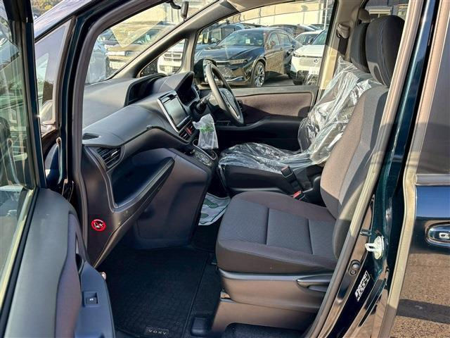 サムネイル： 2015 TOYOTA VOXY X 2.0 L 