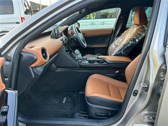 サムネイル： 2021 LEXUS IS 2.5L 
