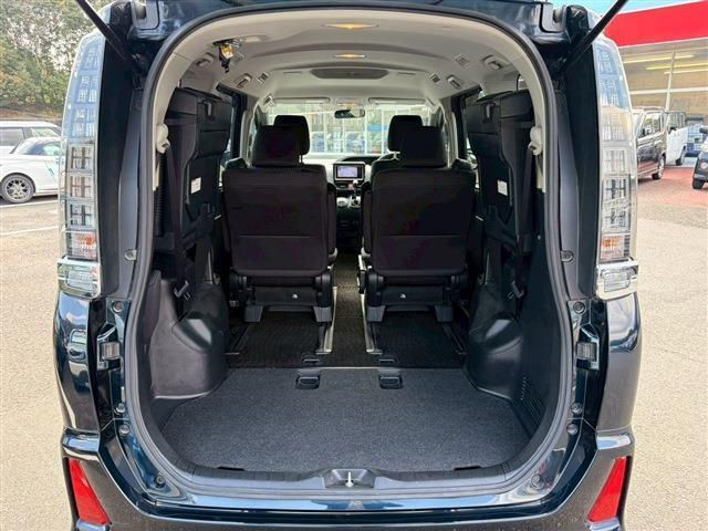 サムネイル： 2015 TOYOTA VOXY 2.0 L 