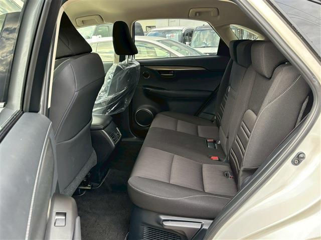サムネイル： 2016 LEXUS NX 2.5 L 