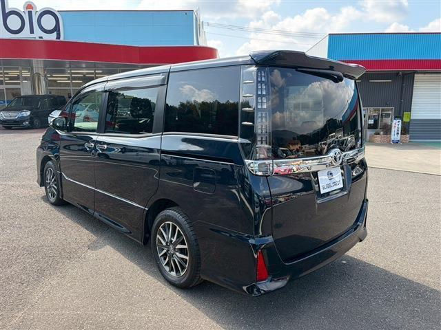 サムネイル： 2015 TOYOTA VOXY 2.0 L 