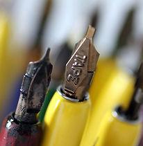 pluma de la caligrafía