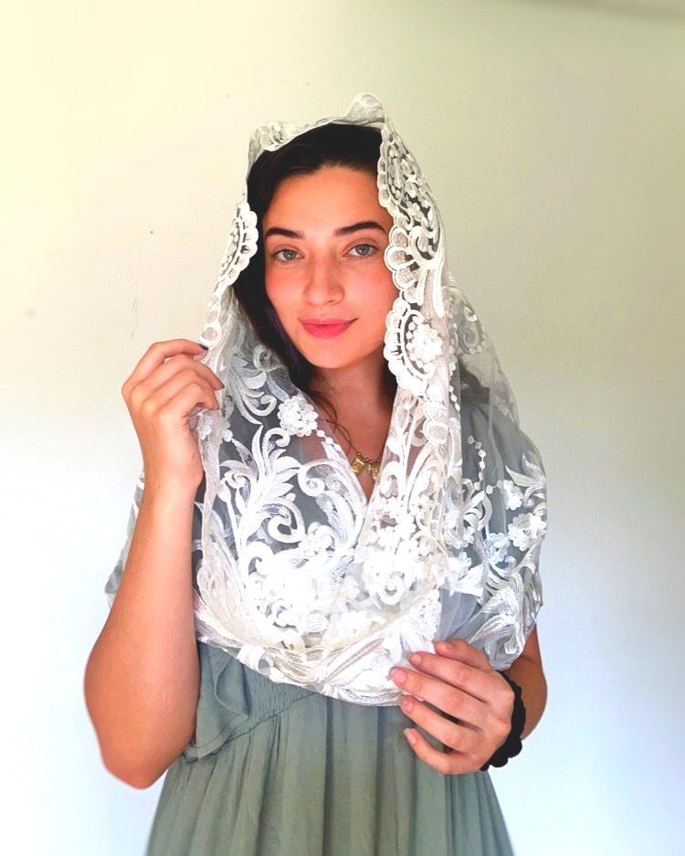 Thumbnail: Infinity Style Chapel Veils 