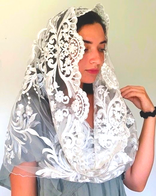 Thumbnail: Infinity Style Chapel Veils 