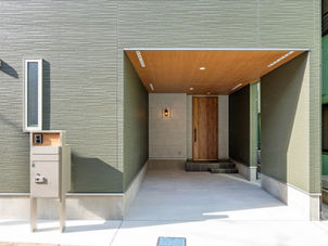 【川崎市幸区1棟】モスグリーン×木目の外観・独立型キッチンがある家