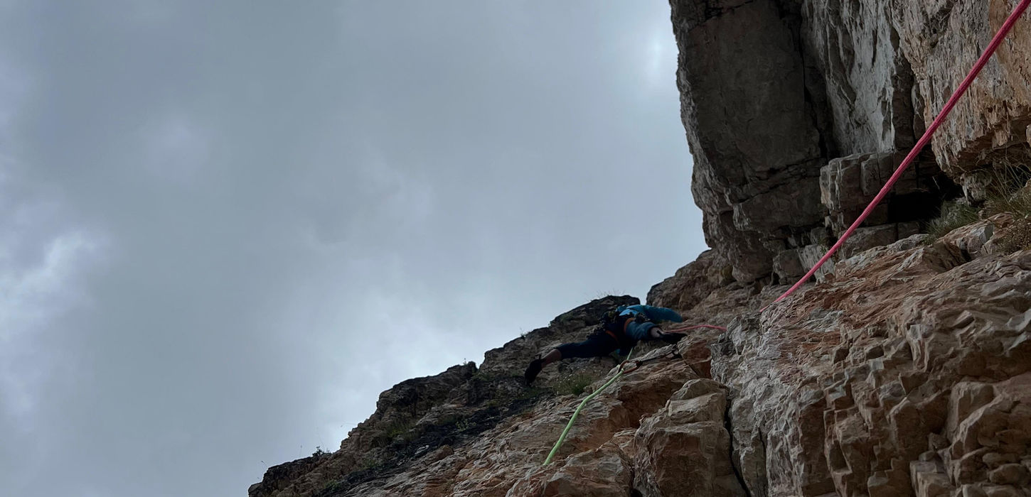 steile verschneidungskletterei in der tour Palfrader an der Geierwand in toblach