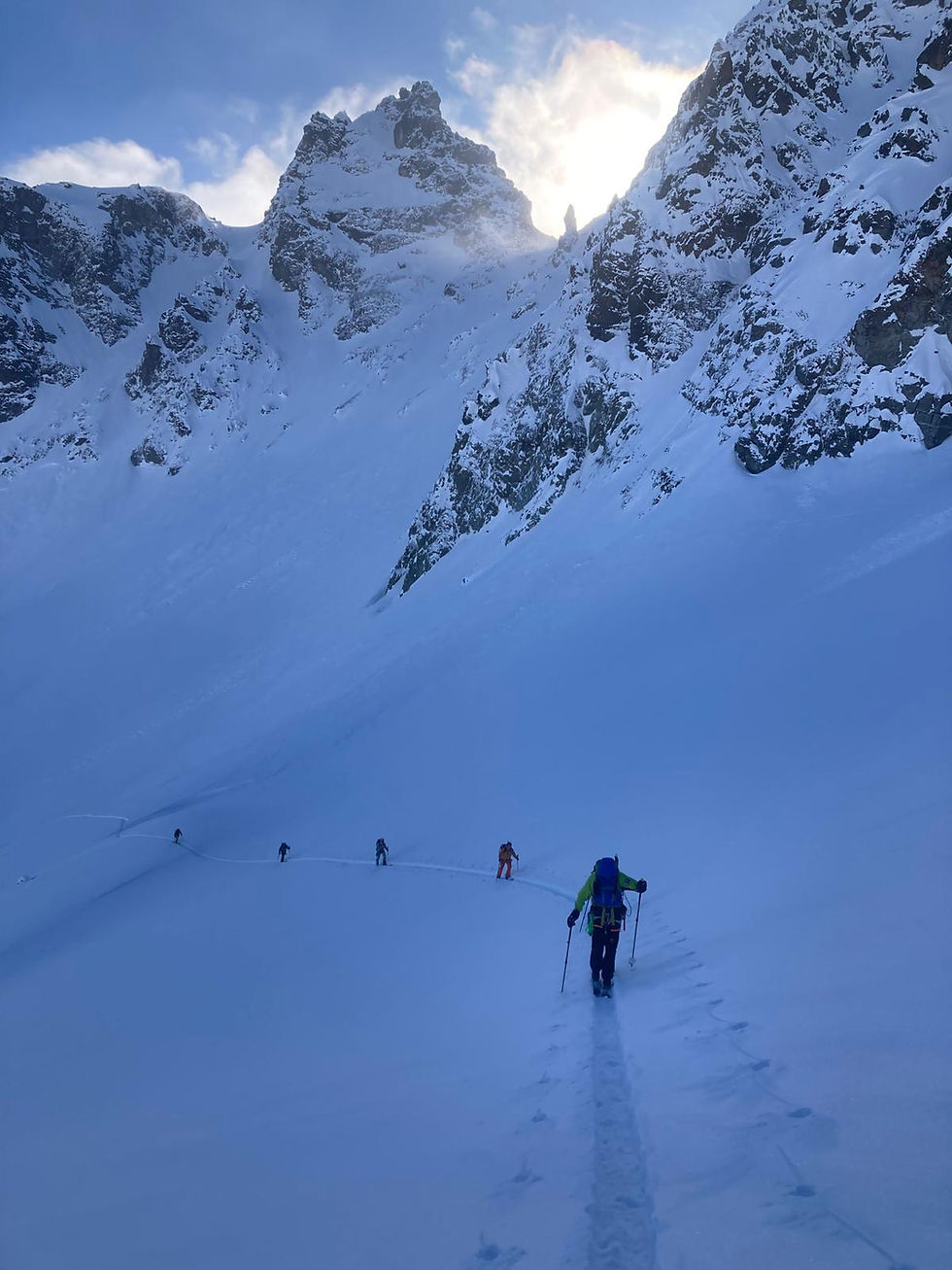 schitourengruppe_im_aufstieg_silvretta_ bergführer Ludwig sandhacker