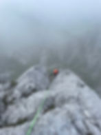 kletterer am Gimpel westgrat im Tannheimertal mit Bergführer