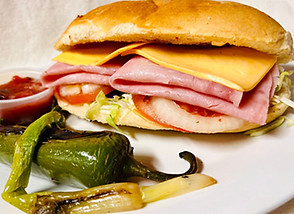 PAN CON JAMON Y QUESO.jpg