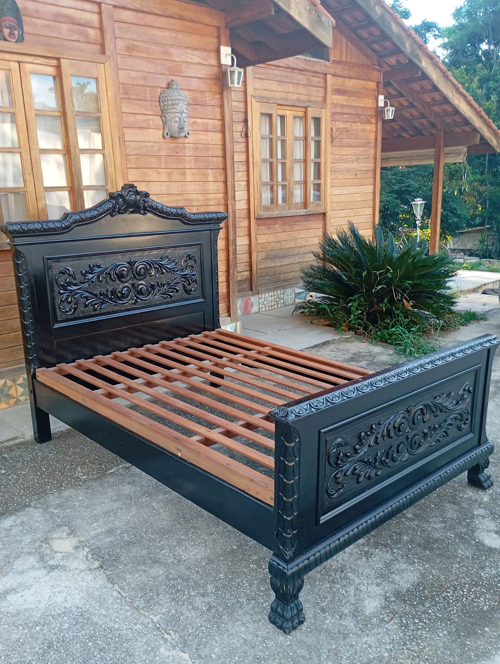 Miniatura: Cama Antiga Clássica em Madeira Maciça – Padrão VIÚVA | Pata de Leão