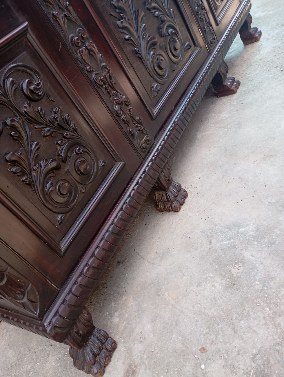 Miniatura: Armário de Casal Antigo Neobarroco, Pata de Leão – Madeira Maciça