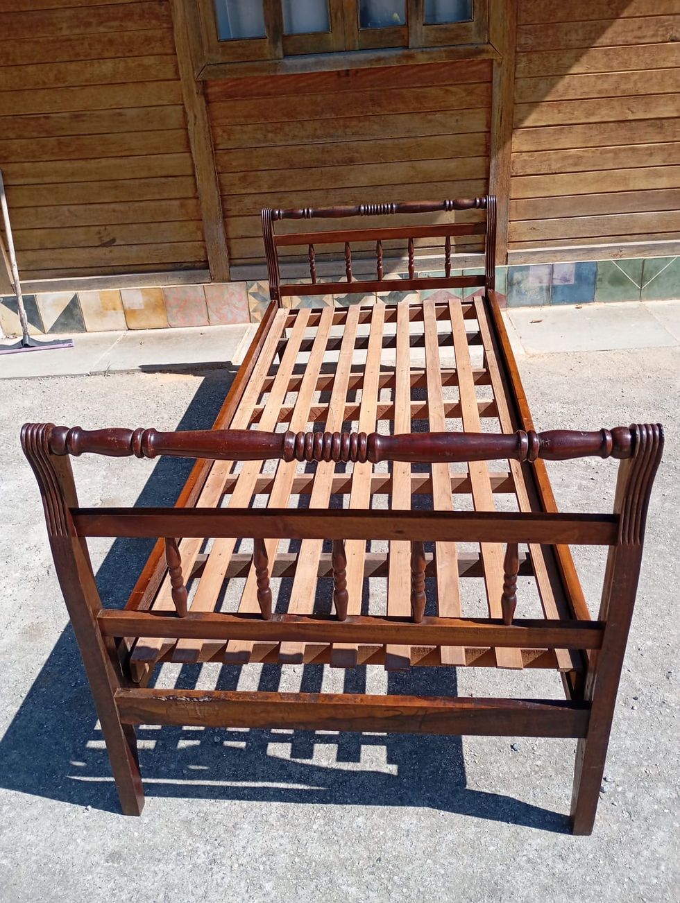 Miniatura: Cama de Solteiro Vintage Original – Mas Moderna Ltda.