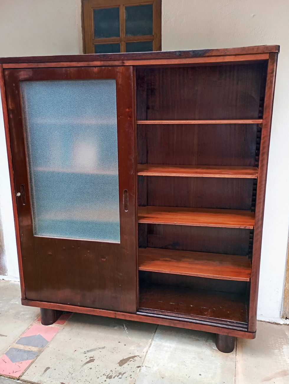 Miniatura: Livreiro, com duas portas de correr, feito de madeira maciça, madeira de lei de