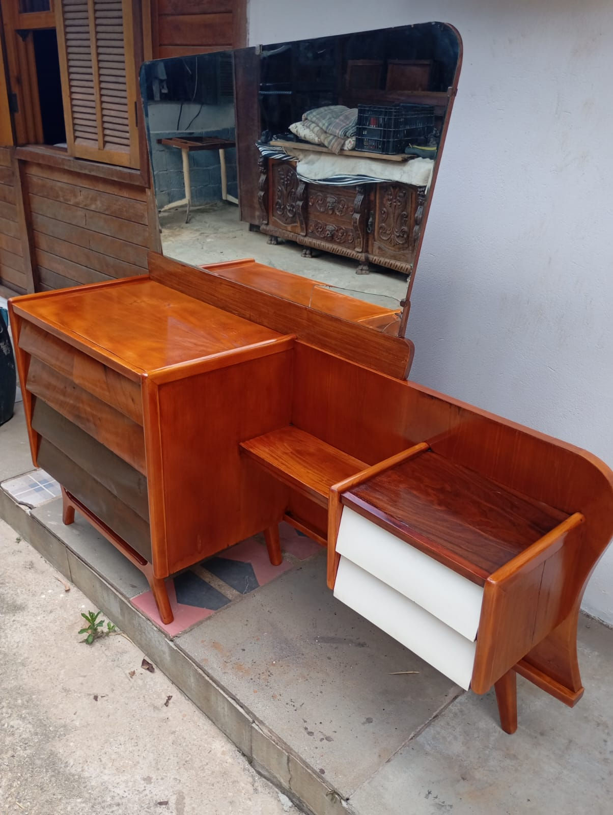 Penteadeira Vintage Mid-Century com Espelho – Madeira Maciça