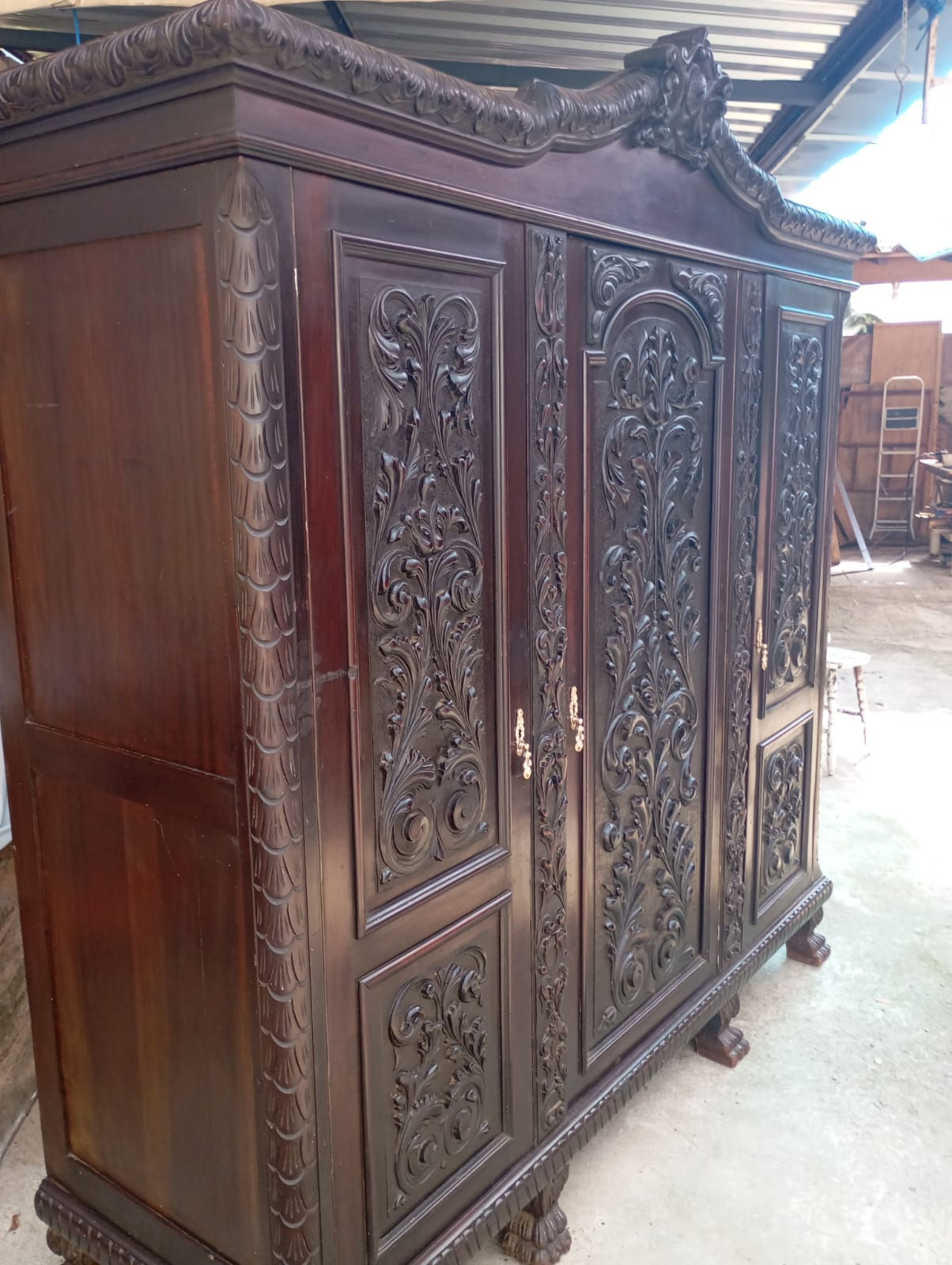 Armário de Casal Antigo Neobarroco, Pata de Leão – Madeira Maciça