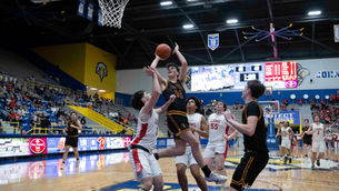 Hot-shooting Lions end Russell's tourney run, advance to region final