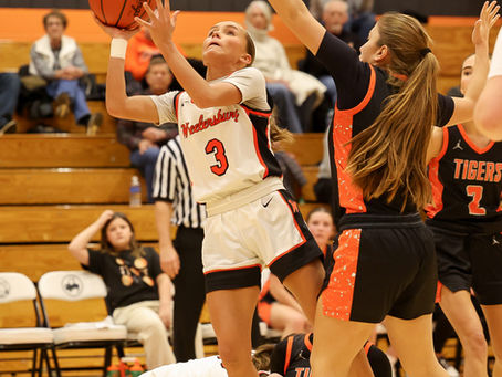 Lady Tigers make key plays to turn back Lady Pirates, tie atop SOC-3