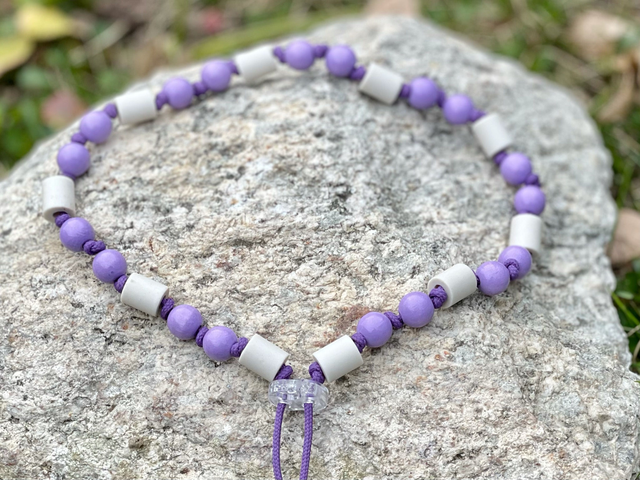 EM-Zeckenhalskette, Flieder