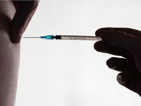 Autorizan una innovadora vacuna que se probó en Argentina y abre el camino a la “nueva triple”