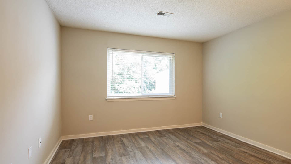 Primary_Bedroom_Vacant_Sherwood_Crossing_13_RedDoor-Large.jpg